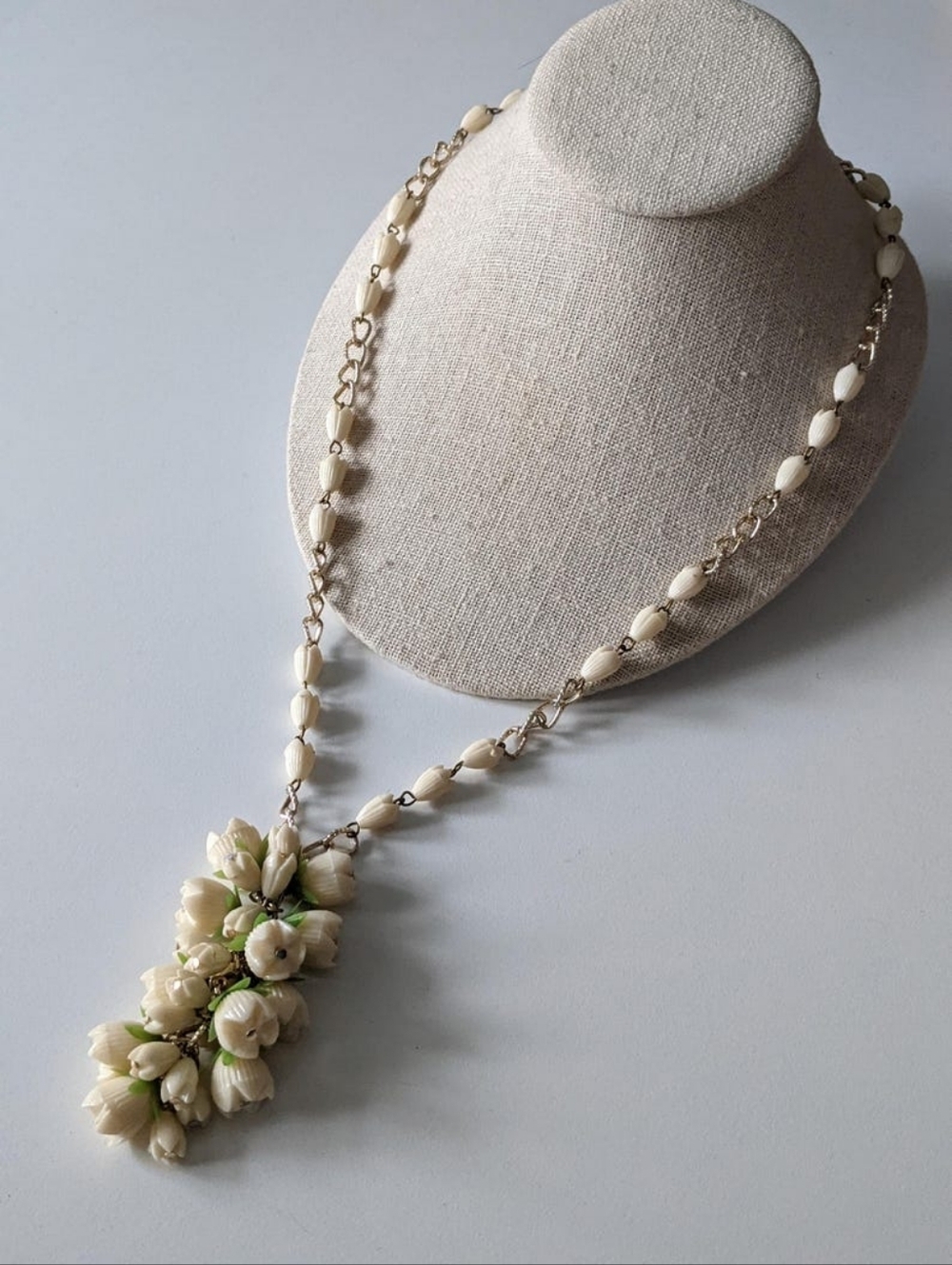 Vintage 1960s Cream + Green Celluloid Floral Cluster Drop Necklace - Picture 4 of 5